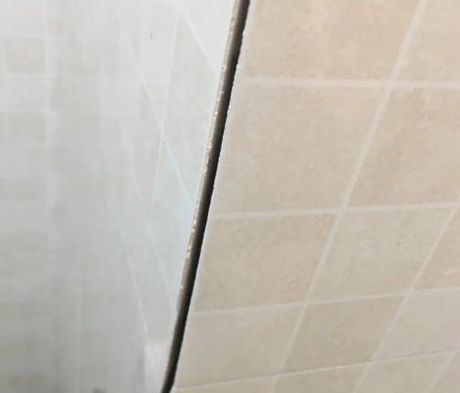 惠来瓷砖空鼓维修公司分享阳台瓷砖脱落的修复过程可以分为以下几个步骤