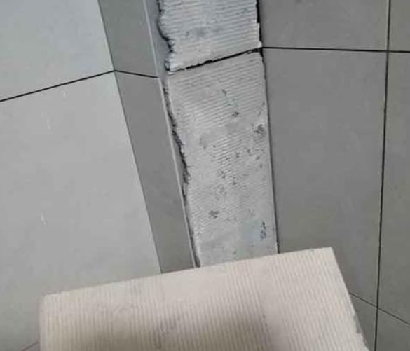 惠来瓷砖空鼓维修公司分享下厨房瓷砖脱落的补救措施。